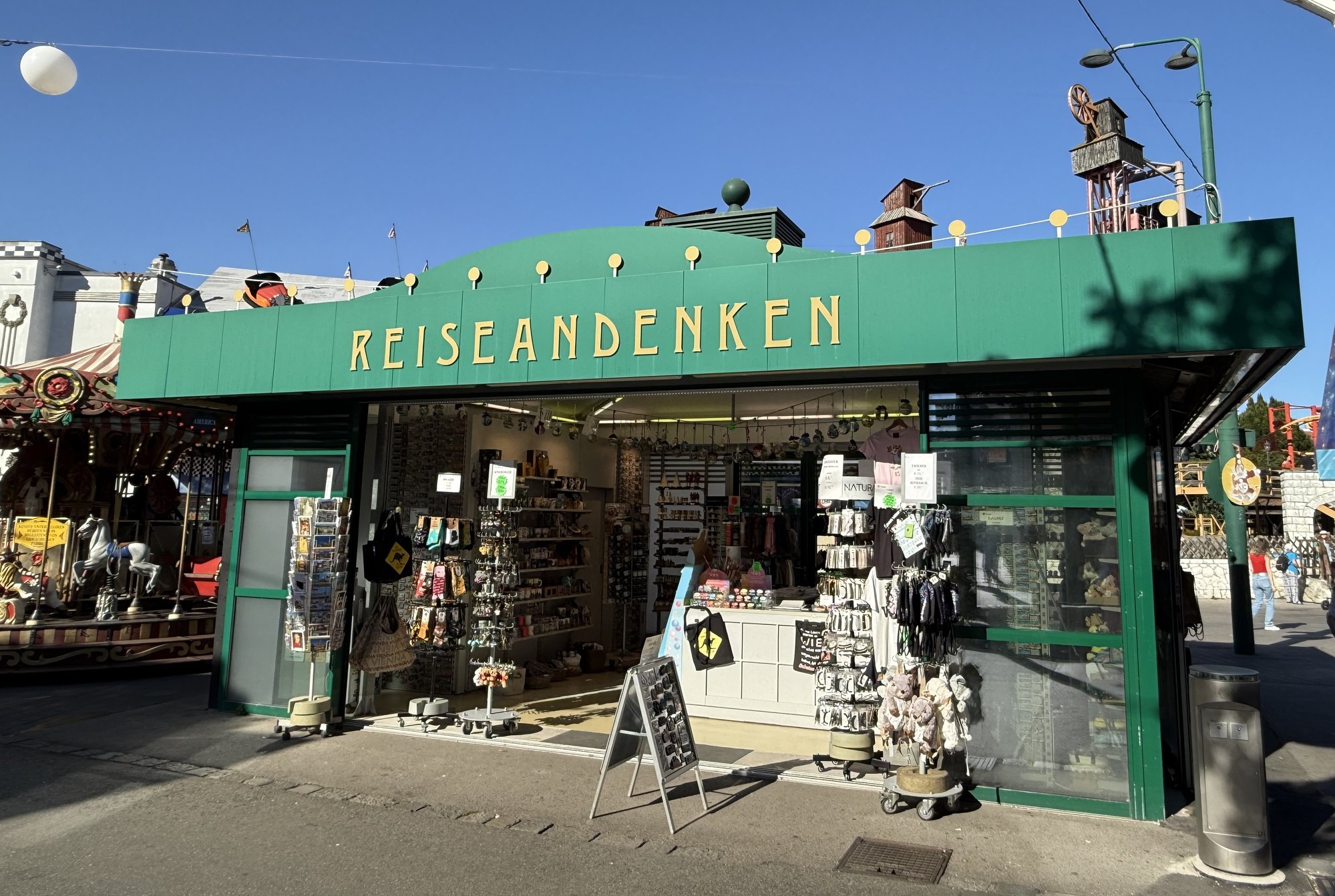 Hier sind alle möglichen Arten von Reiseandenken zu finden.