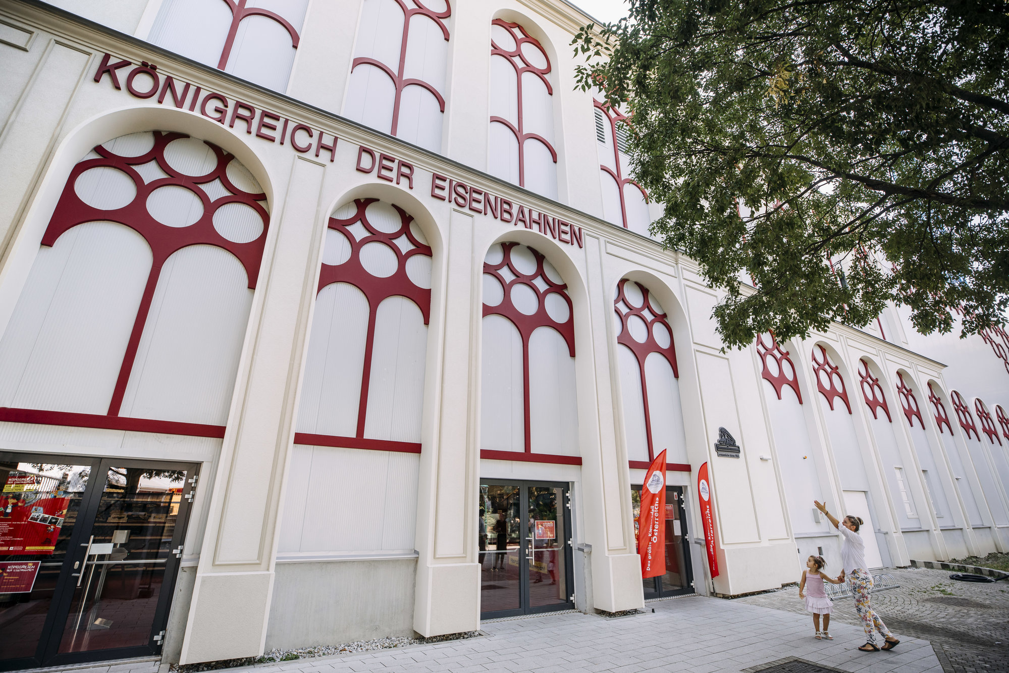 Außenbereich vom Königreich der Eisenbahnen.