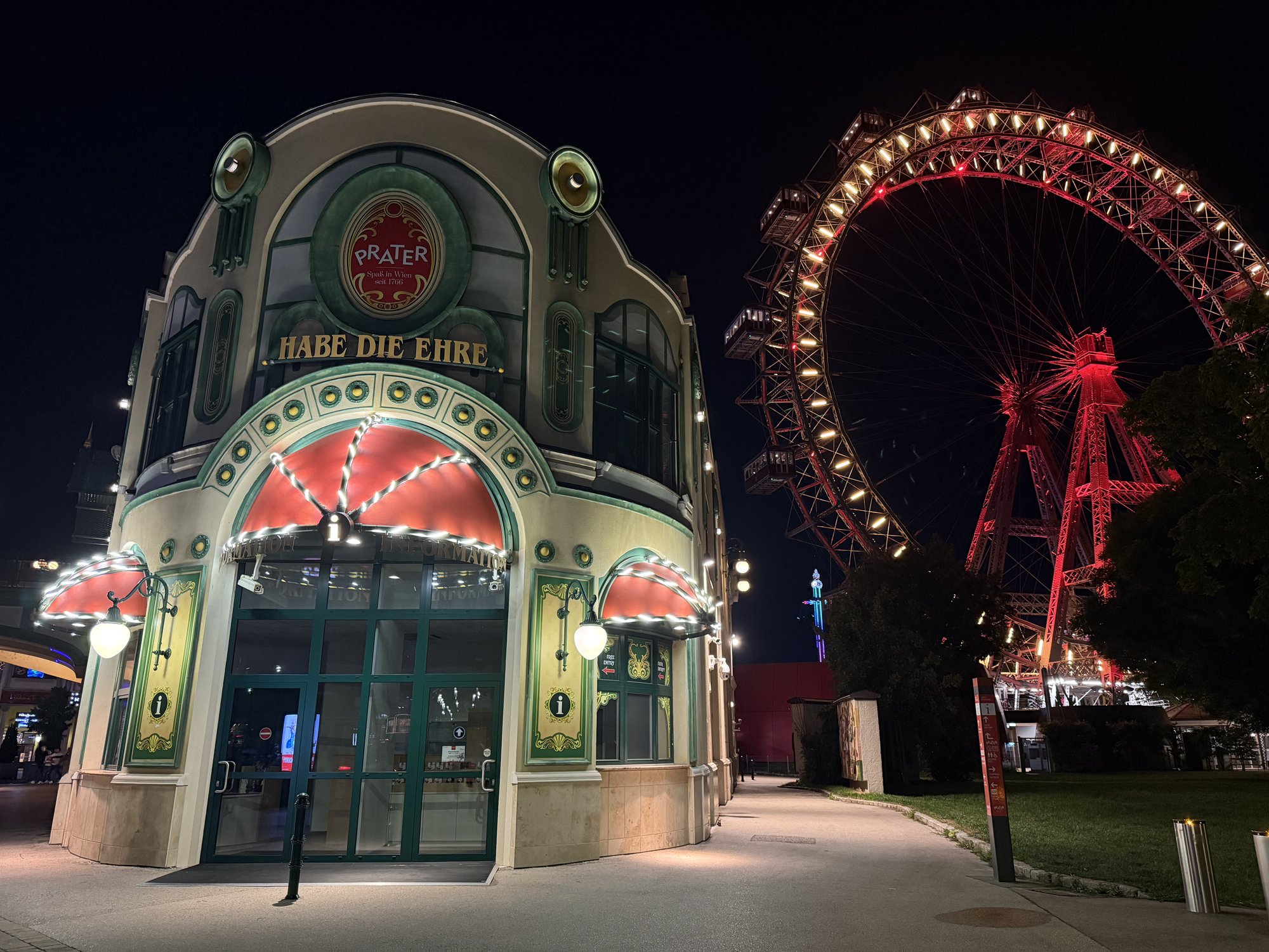 Eingang Prater Info. Nachtsicht.