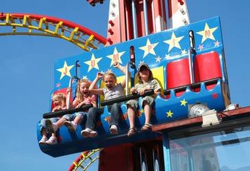 Lollipop Kinderturm wo Kinder das Auf-und Abfahren genießen. 