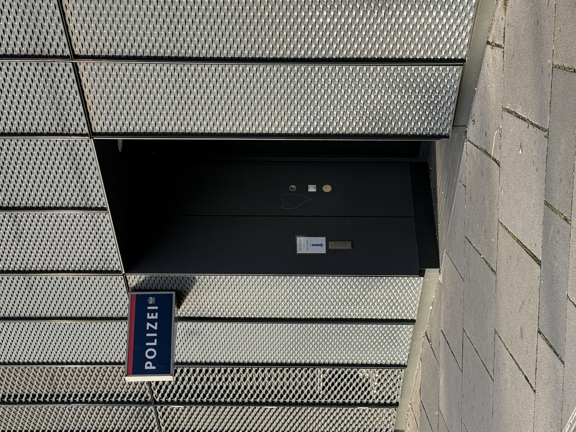 Eingang der Polizeistation am Praterstern.